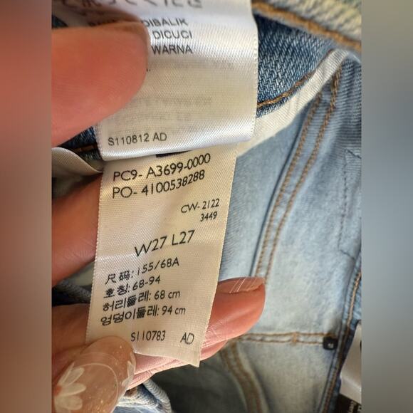 New Levi Silver Tab Mom Jeans Women’s size 27 Light Wash Denim Distressed - Picture 8 of 8